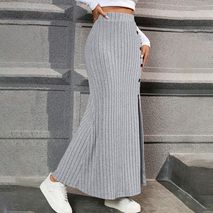 Jupe maxi en tricot pour femmes avec détails de boutons et fente latérale Chic & Stil