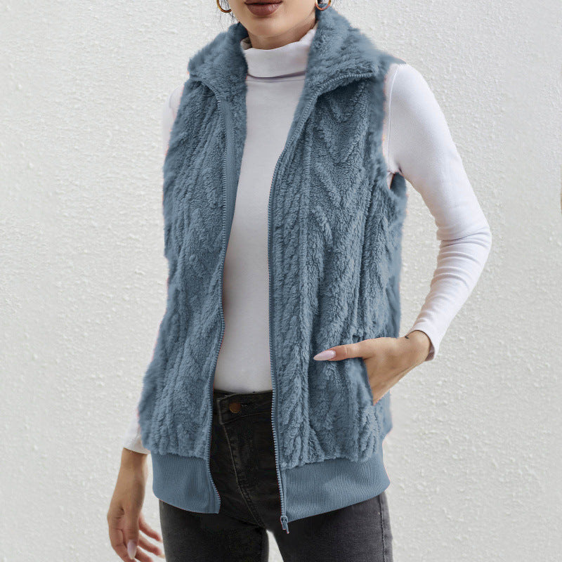 Cozy fleece jacket for women with stand-up collar and practical pockets Lune London