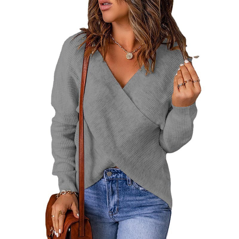Casual pullover for women with deep V-neck and textured fabric Lune London