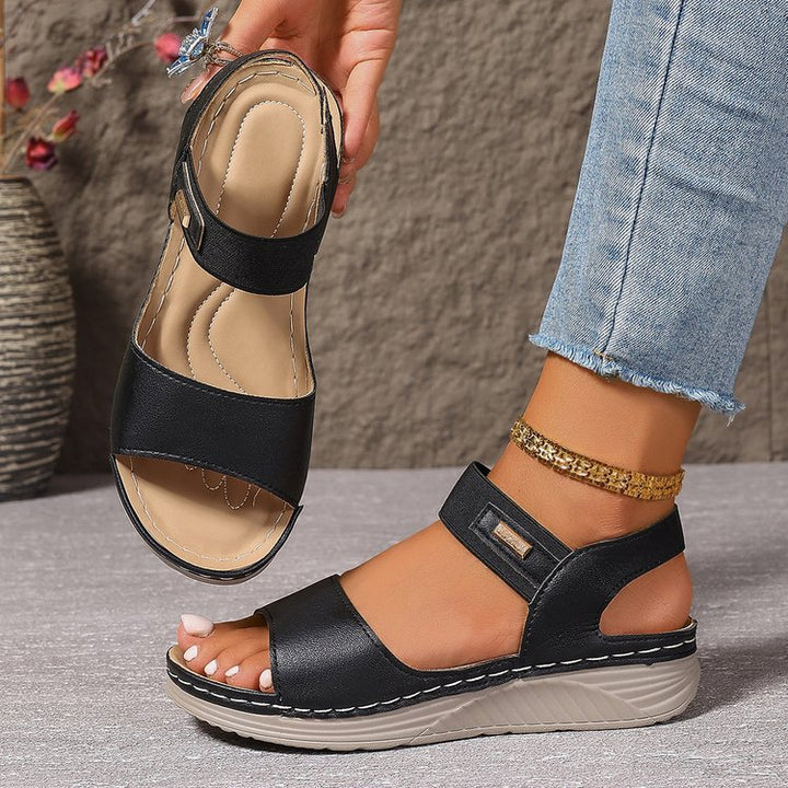 Comfortable sandals for women with adjustable strap and anatomical sole technology Chic und Stil