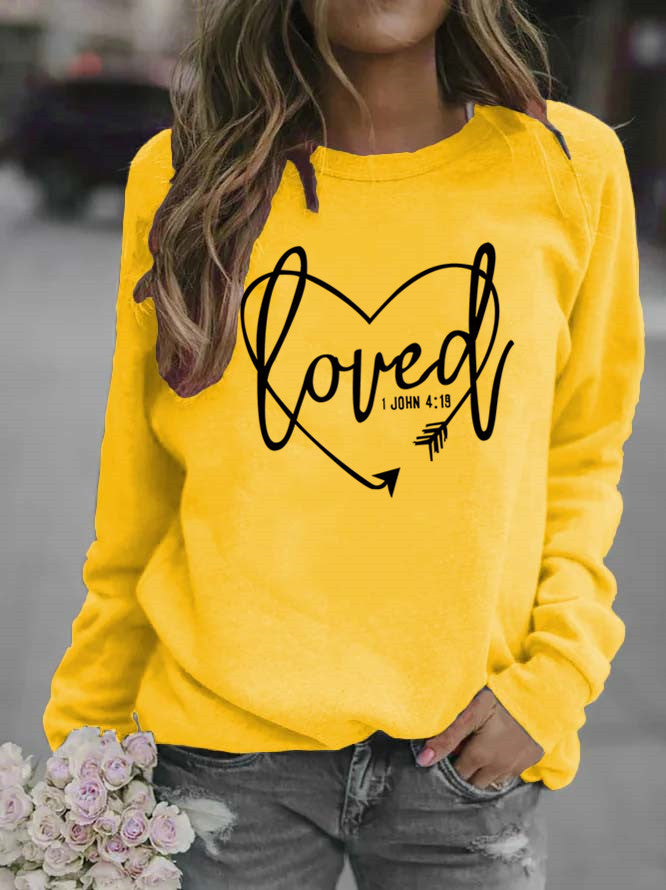 Sweatshirt pour femmes avec imprimé en forme de cœur et message inspirant Chic & Stil