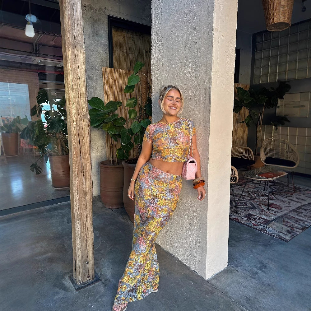 Women’s set consisting of a crop top and a floral patterned maxi skirt Lune London