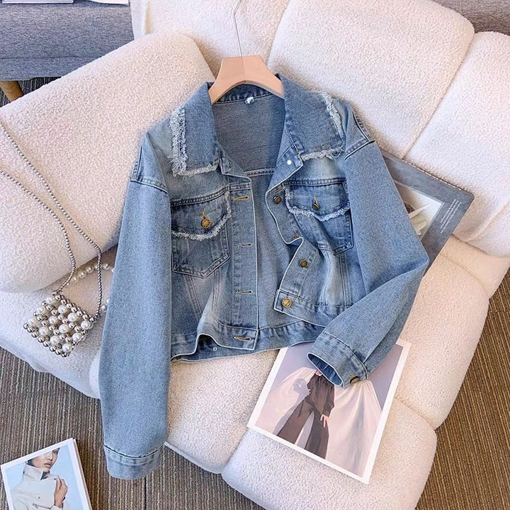 Veste en denim cropped pour femmes avec franges et détails de boutons Chic & Stil