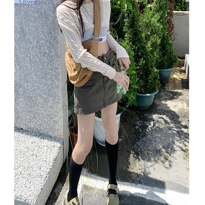 Ladies cargo skirt with practical pockets and elastic waistband