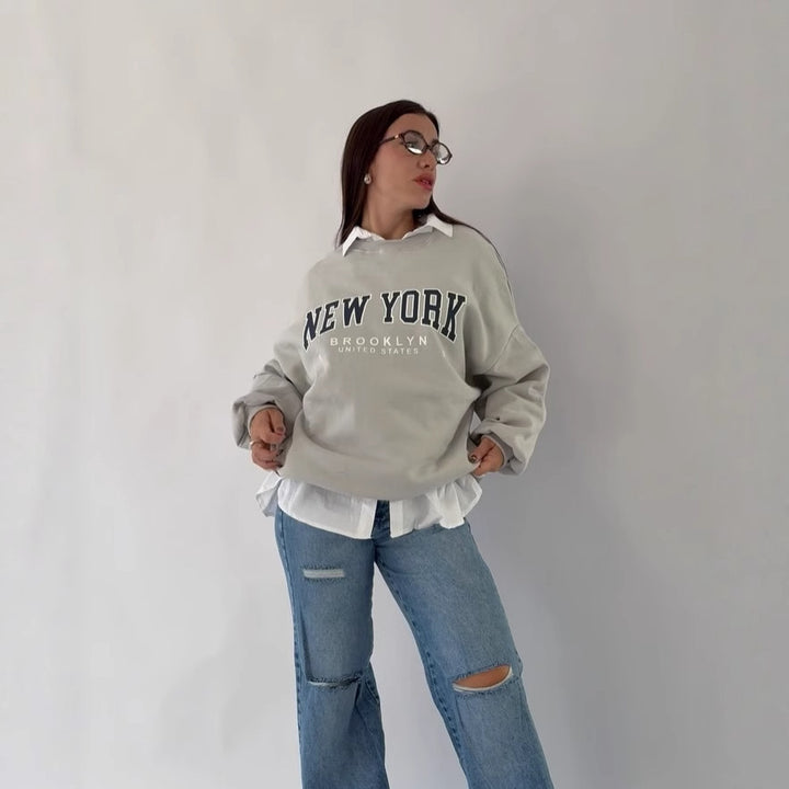 Women casual sweatshirt with creative New York print and oversized fit Lune London