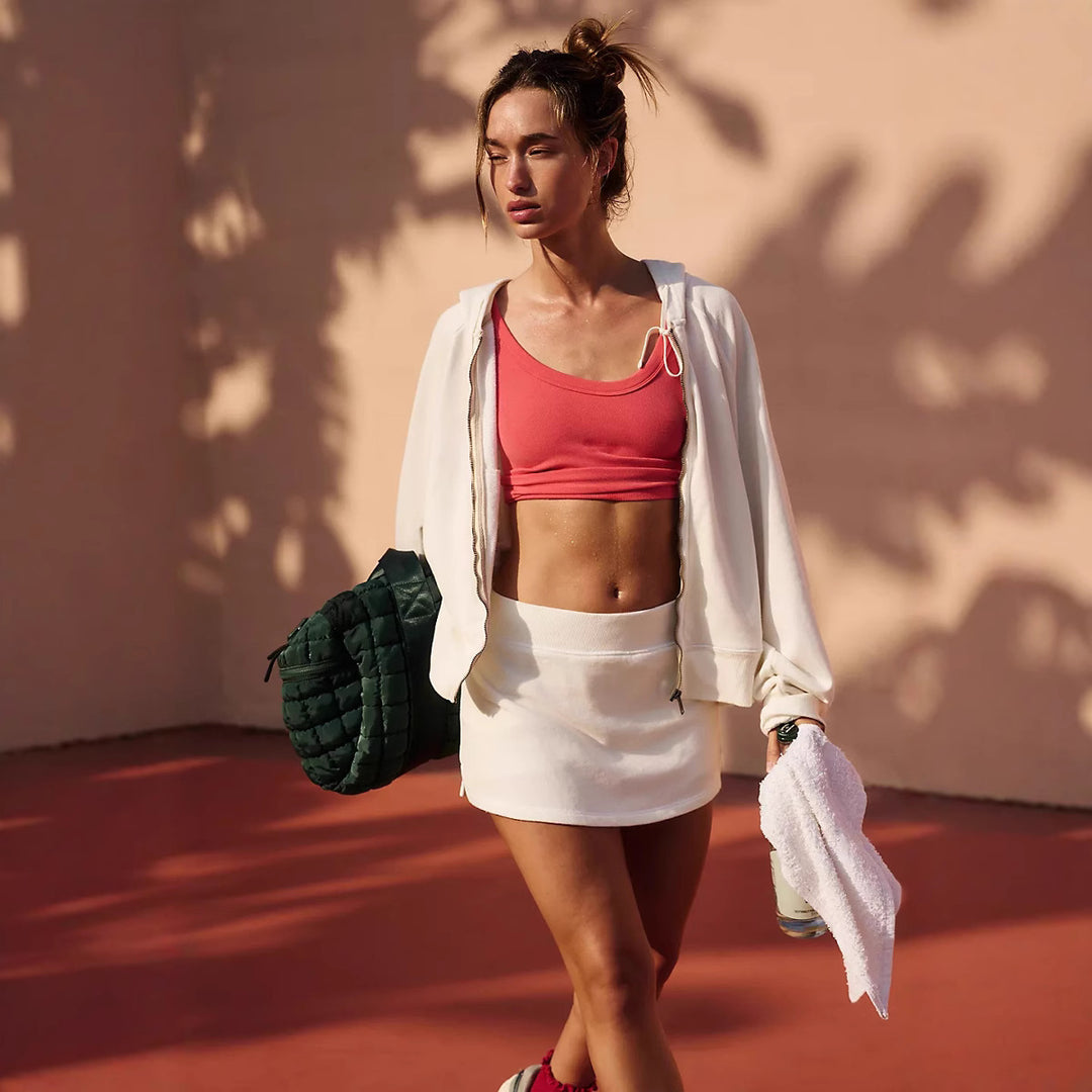 Women's sporty loungewear set with casual jacket and shorts Chic & Stil