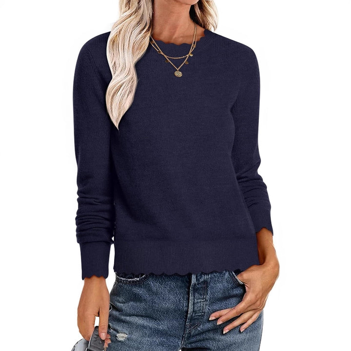 Chic and Stylish Women's Sweatshirt with Wavy Hem