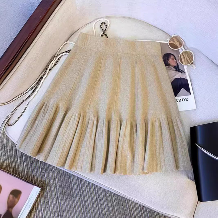 Pleated skirt for women with an elegant bell shape Lune London