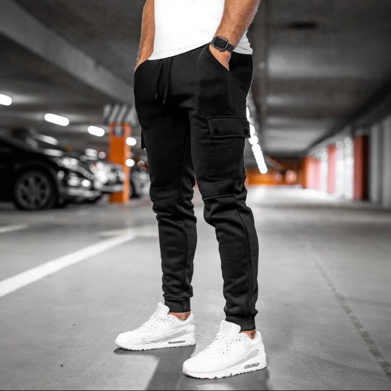Cargo sweatpants for men with versatile pockets and modern cut Lune London