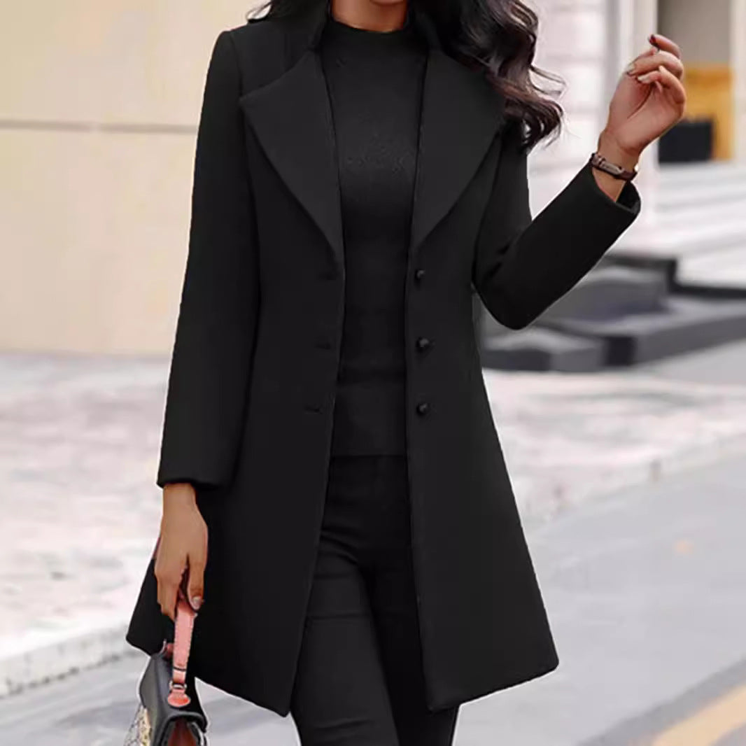Timeless wool coat for women with elegant lapels and stylish button band Lune London