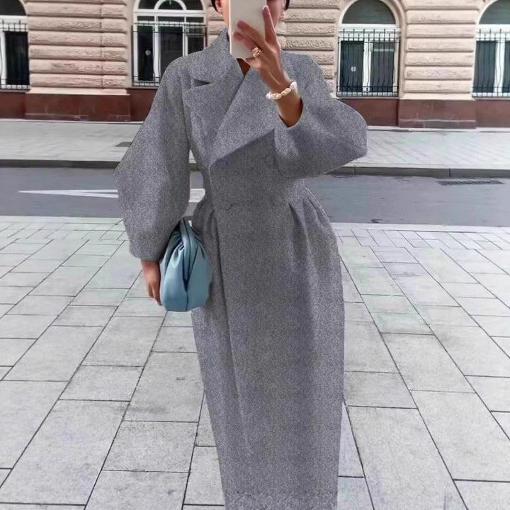 Manteau trench élégant pour femmes avec coupe ajustée et fente latérale Chic & Stil