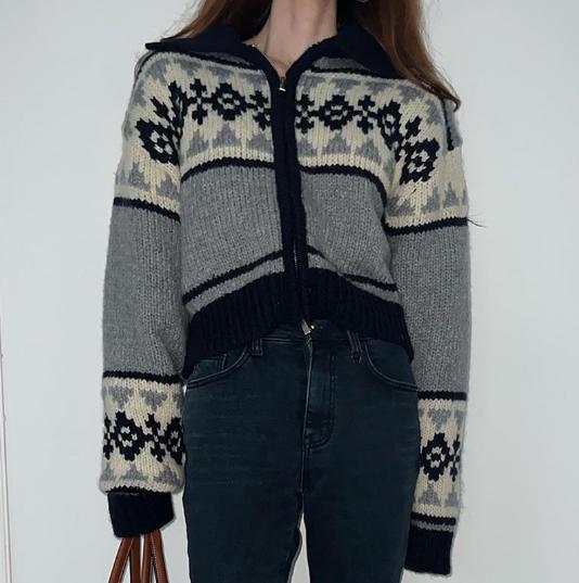 Knitted women's jacket with floral pattern and high collar Lune London