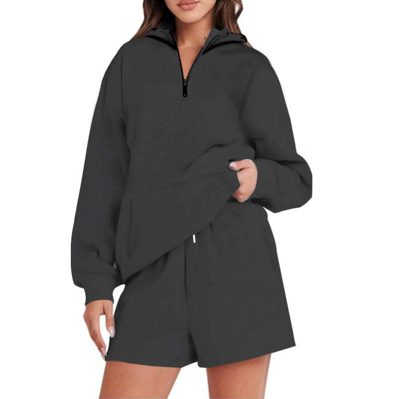 Casual hoodie for women with short zipper and practical pockets Lune London