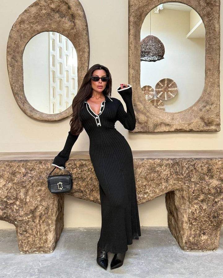 Robe maxi pour femmes avec des détails de boutons élégants et un ourlet en franges Chic & Stil