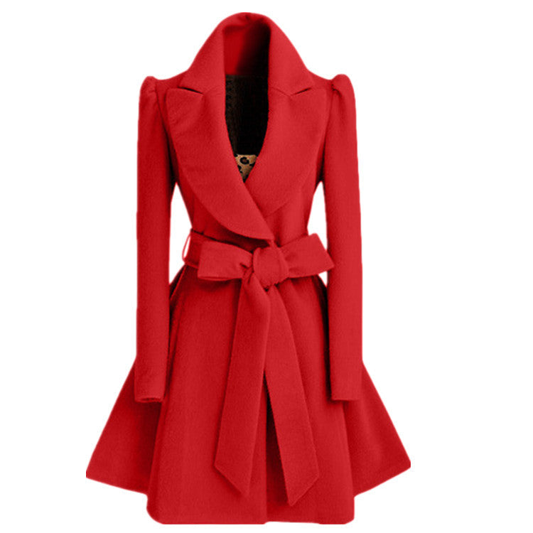Trendy women's trench coat with a fitted cut and a belt Lune London