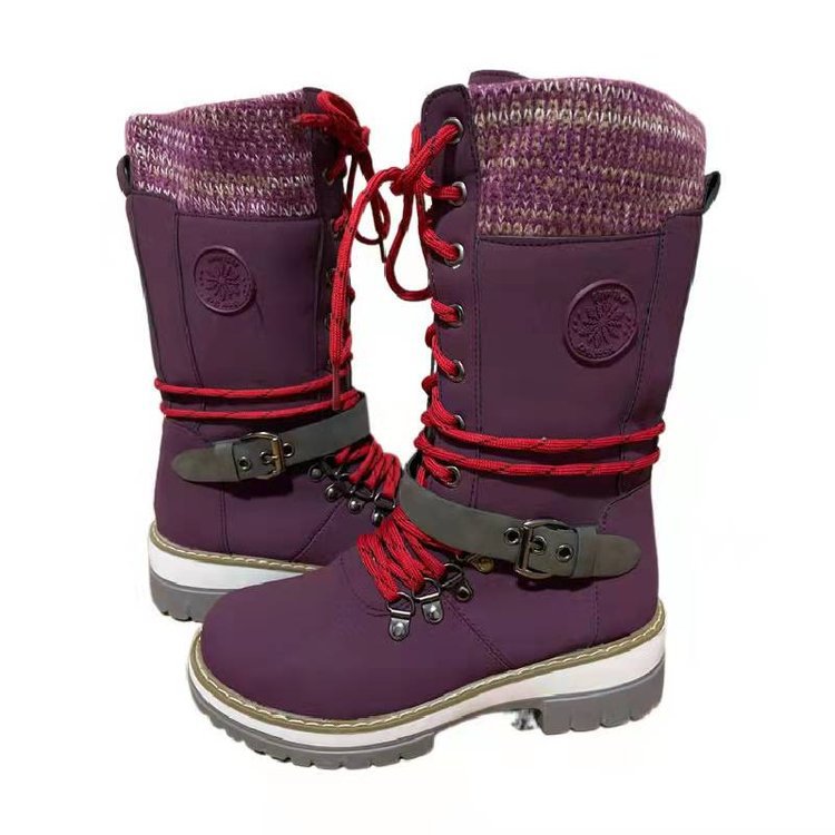 Robust winter boots for ladies with a high design and chic and stylish accents