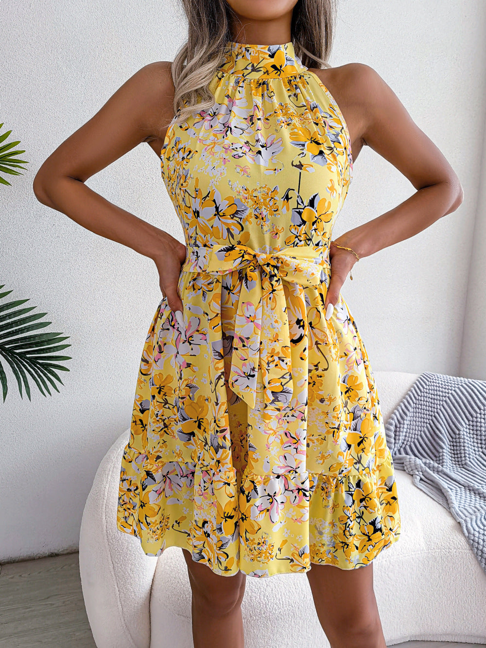 Leisure dress for women with a high cut and a floral design Lune London
