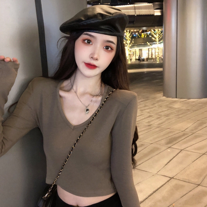 Women Cropped Long Sleeve Shirt with Fashionable V-Neck and Comfortable Materials Lune London