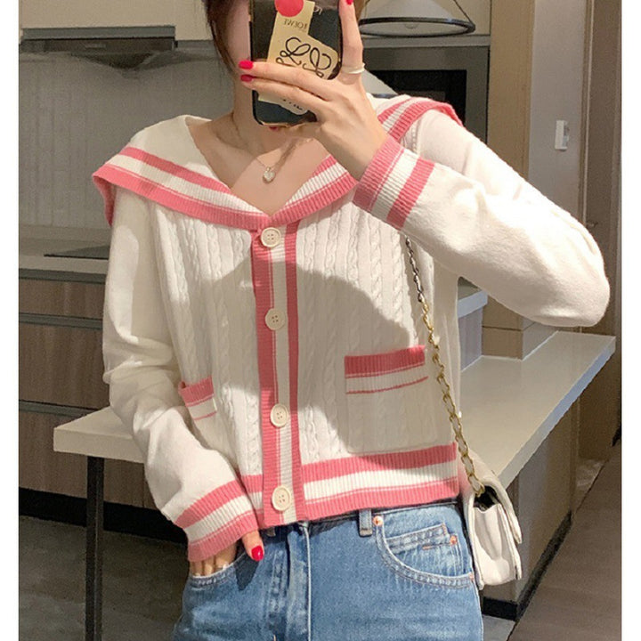 Cardigan décontracté pour femmes avec col à capuche maritime et détails de boutons Chic & Stil