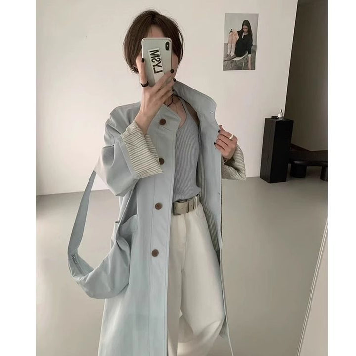 Manteau trench élégant pour femmes avec des détails de boutons et une coupe oversized Chic & Stil
