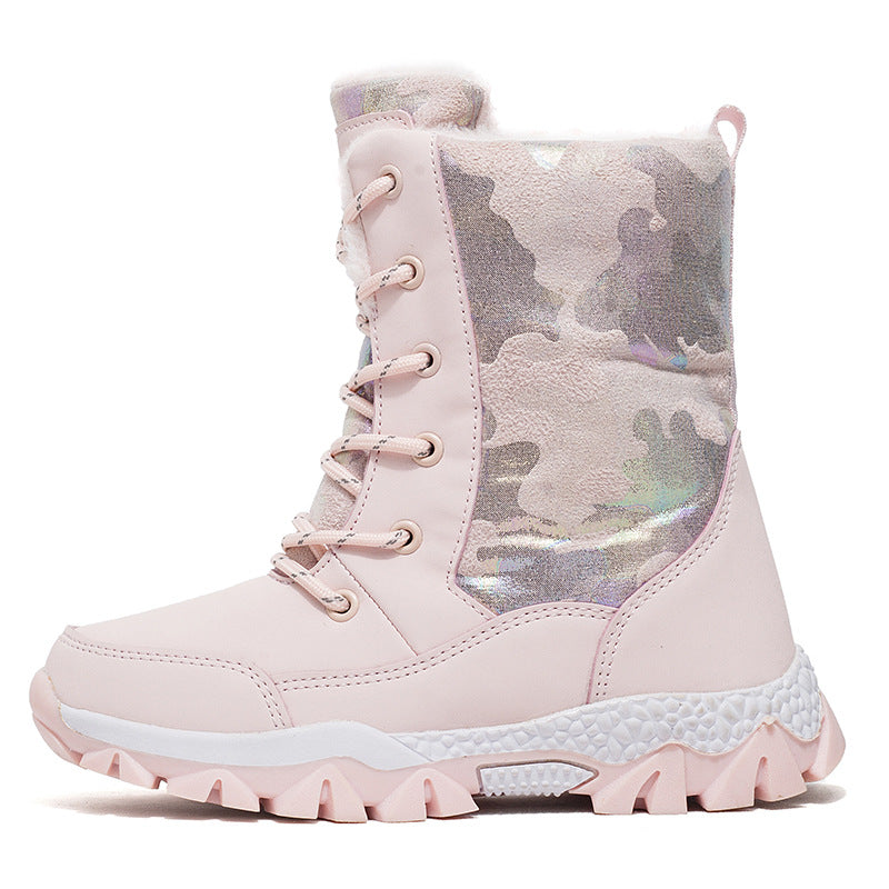 Winter boots for women padded with non-slip sole and chic and stylish design