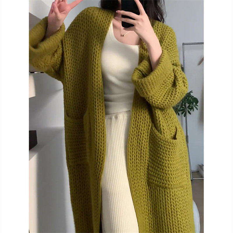 Women chunky knit with practical pockets and trendy embossed pattern Lune London