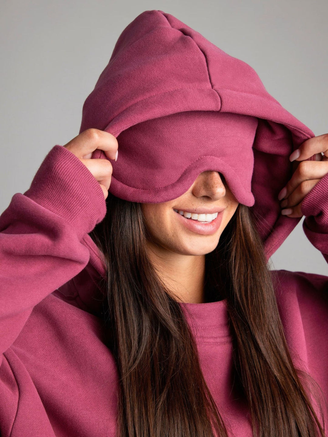 Ladies comfortable hoodie with integrated sleep mask Chic & Stil
