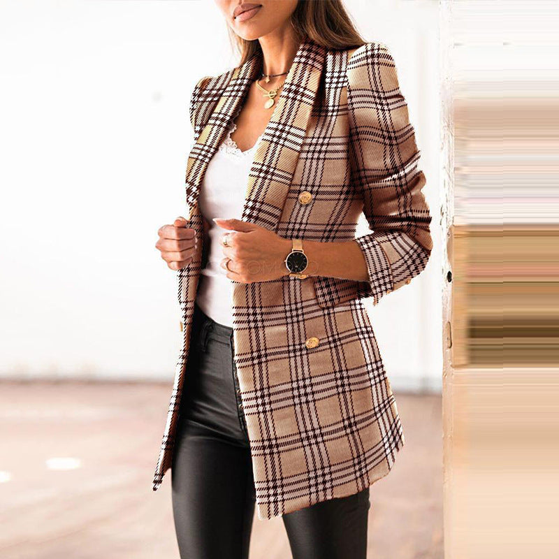 Women Elegant tweed blazer with tailored fit and button detail Lune London