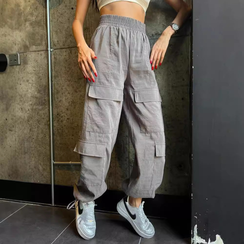 High-waisted elastic cargo pants for women with practical pockets Lune London