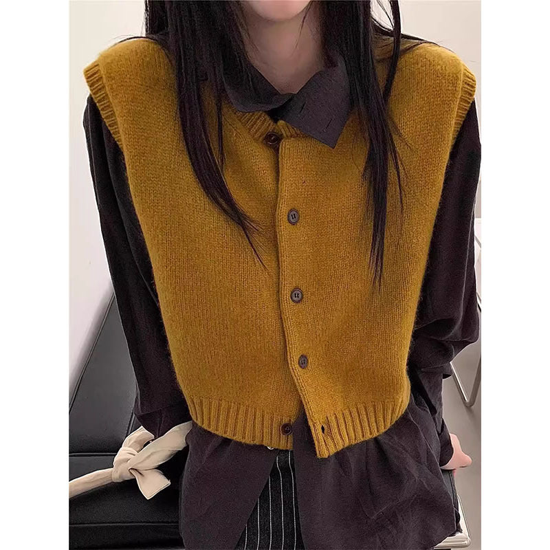 Gilet tricoté pour femmes avec détail de bouton et coupe moderne Chic & Stil