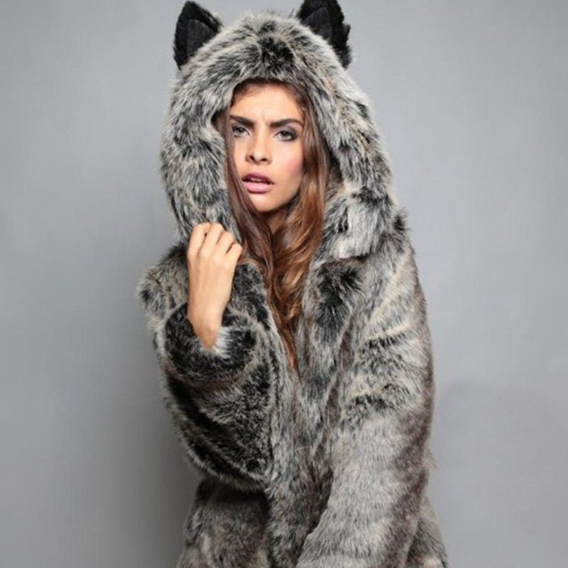 Cozy women's jacket with animal print and hood Lune London