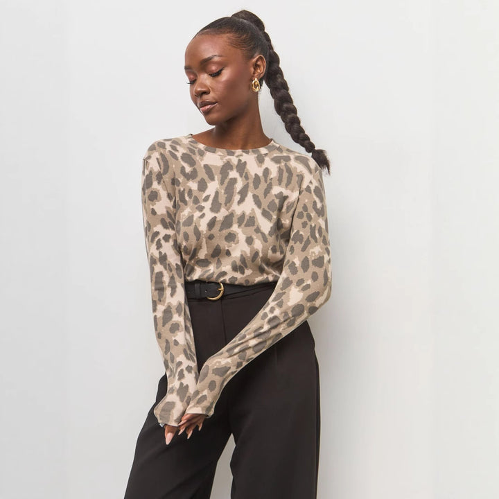 Long sleeve t-shirt for women with modern leopard print and soft touch Lune London