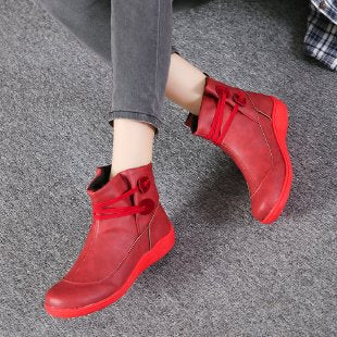 Trendy winter boots for women with practical lacing and a non-slip sole Lune London