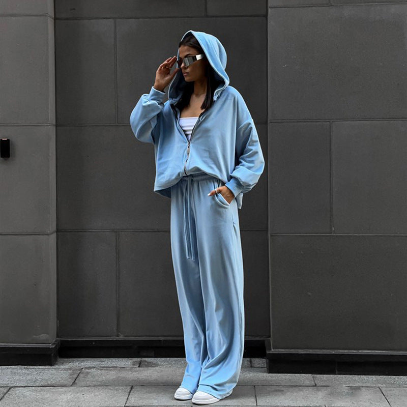 Women's sporty lounge set with a loose fit and pockets Lune London