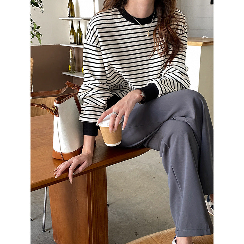 Women's casual round neck sweatshirt with stripes Chic & Stil