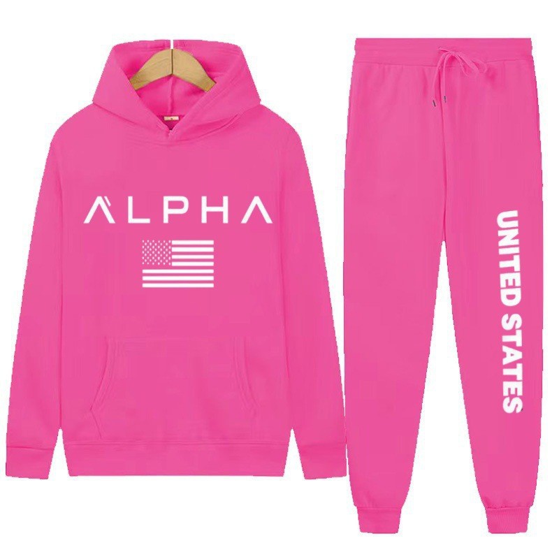 Women's hoodie and jogging pants set with creative front print and sporty cut Chic & Stil