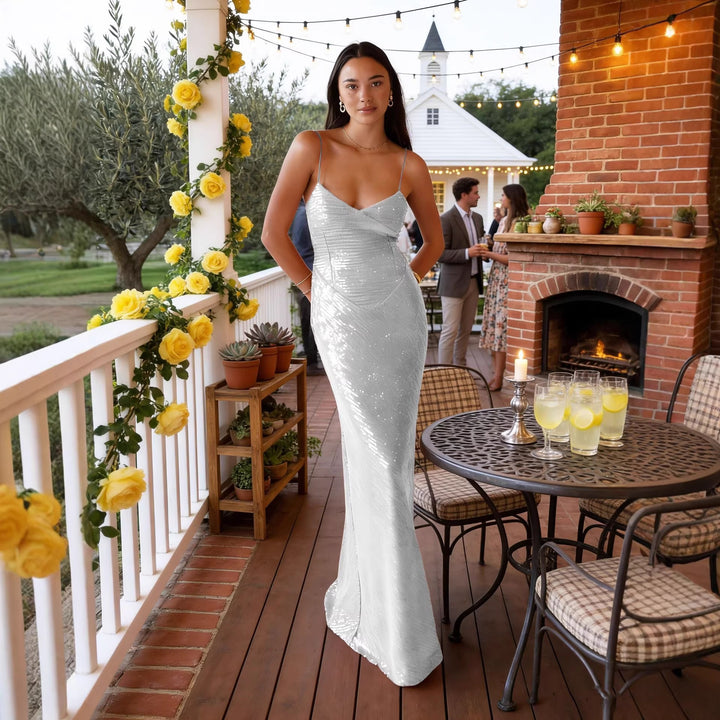 Women’s evening dress with finely sparkling sequins and an elegant cut Chic & Stil