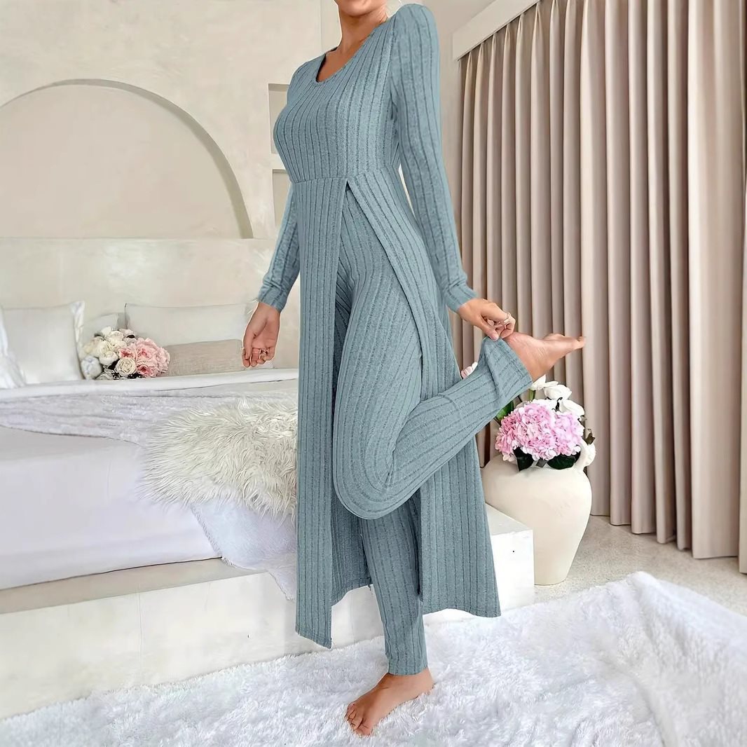 Elegant Women's Maxi Jumpsuit with hypersensitive structure and chic side slits and style