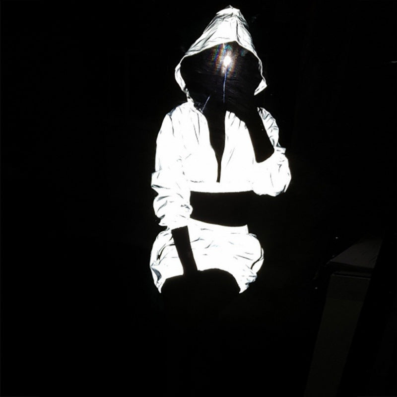 Sporty windbreaker set for women with a cropped fit and elastic cuffs Lune London