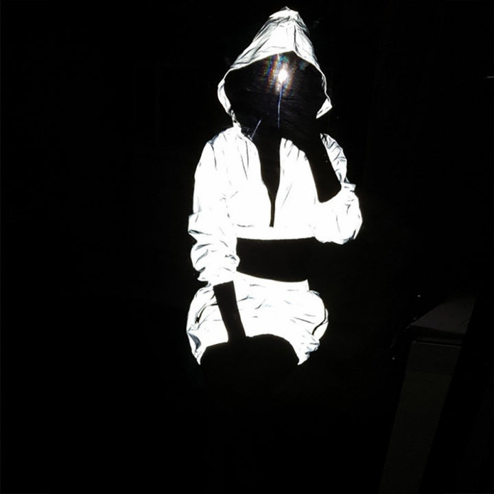 Sporty windbreaker set for women with a cropped fit and elastic cuffs Lune London