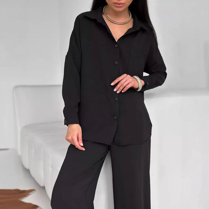 Casual women's shirt with button-down closure and chest pocket Lune London