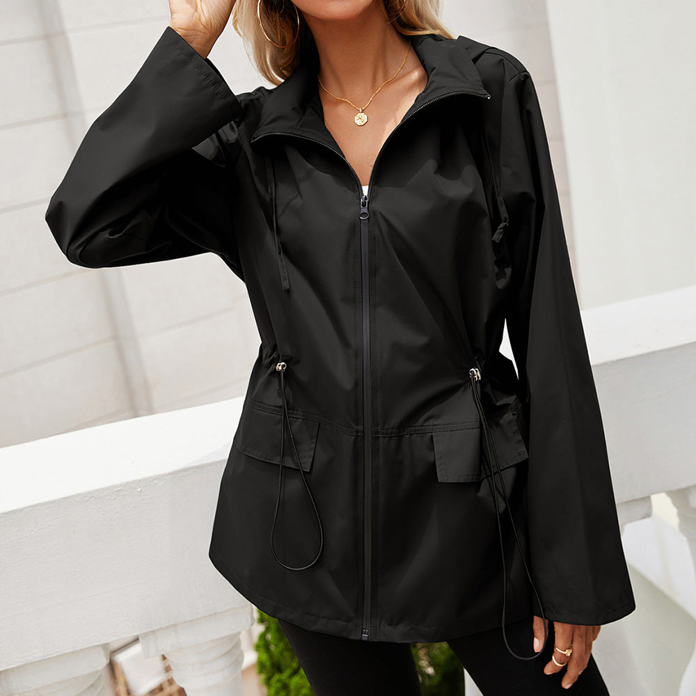 Veste de pluie légère pour femmes avec capuche et taille ajustable Lune London