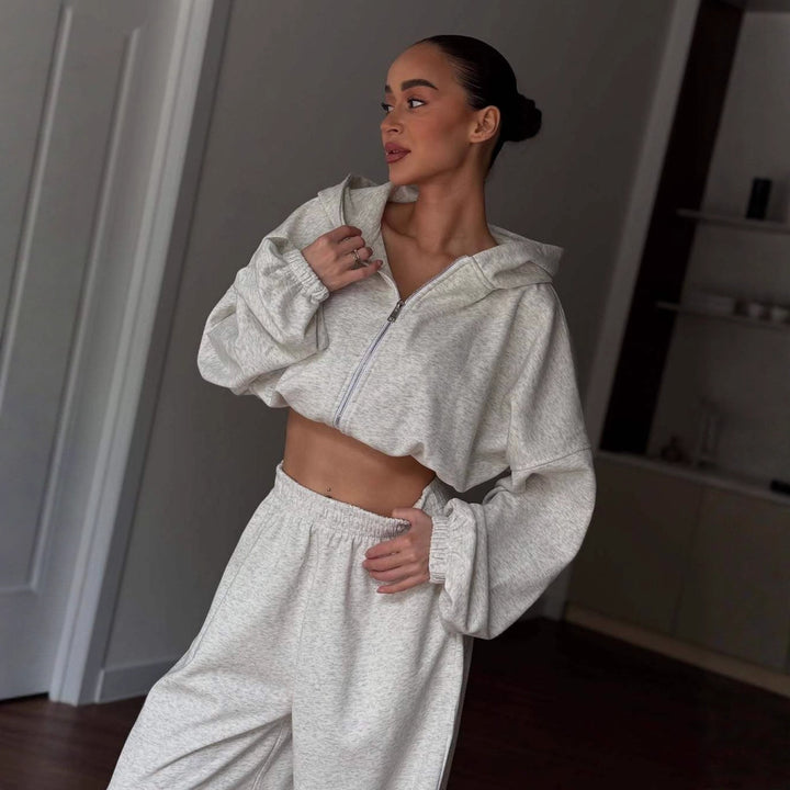 Ensemble de sweat à capuche court et de pantalon de jogging ample pour femmes Chic & Stil
