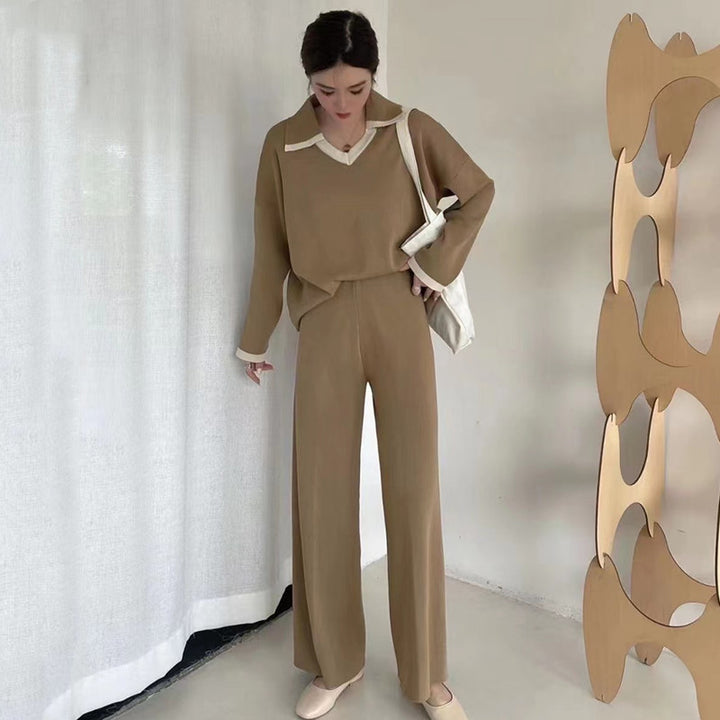 Elegant and casual knit set for women with V-neck and wide hem Lune London