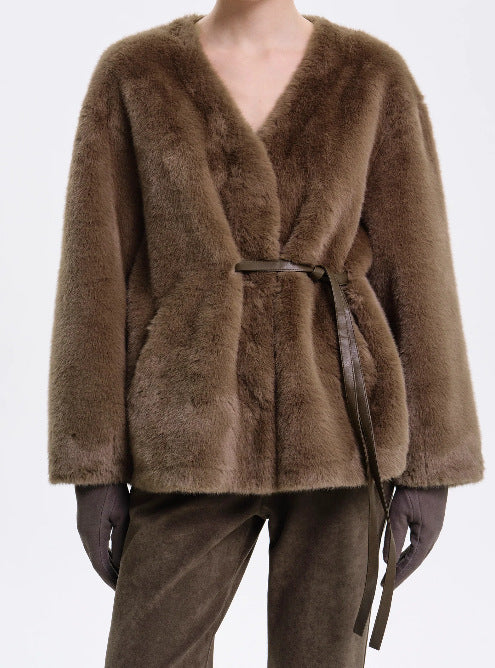 Ladies quilted cozy jacket with adjustable design at the waist and elegant belt Lune London