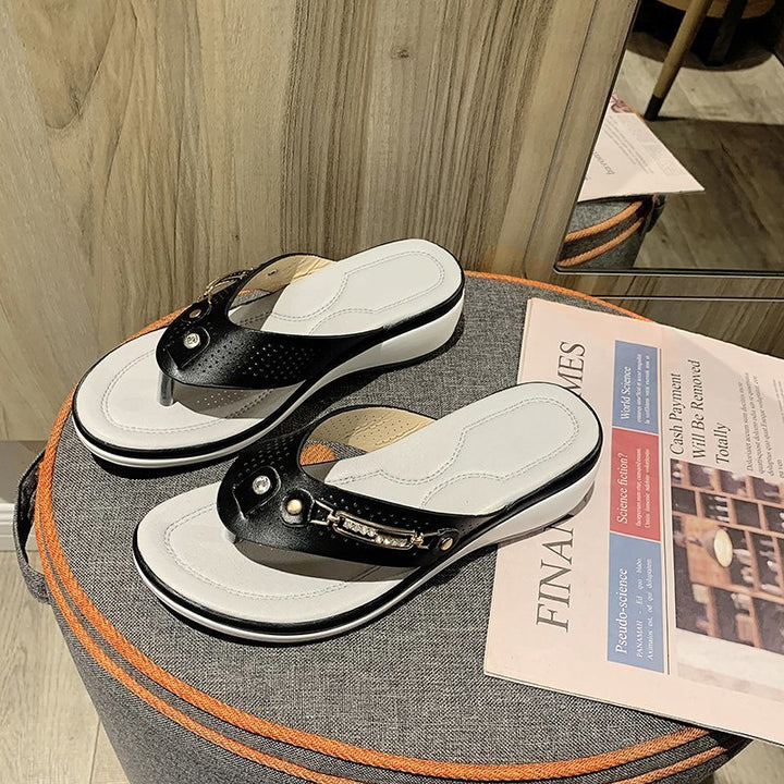 Comfortable thong sandals for women with high-quality insoles and chic and stylish design