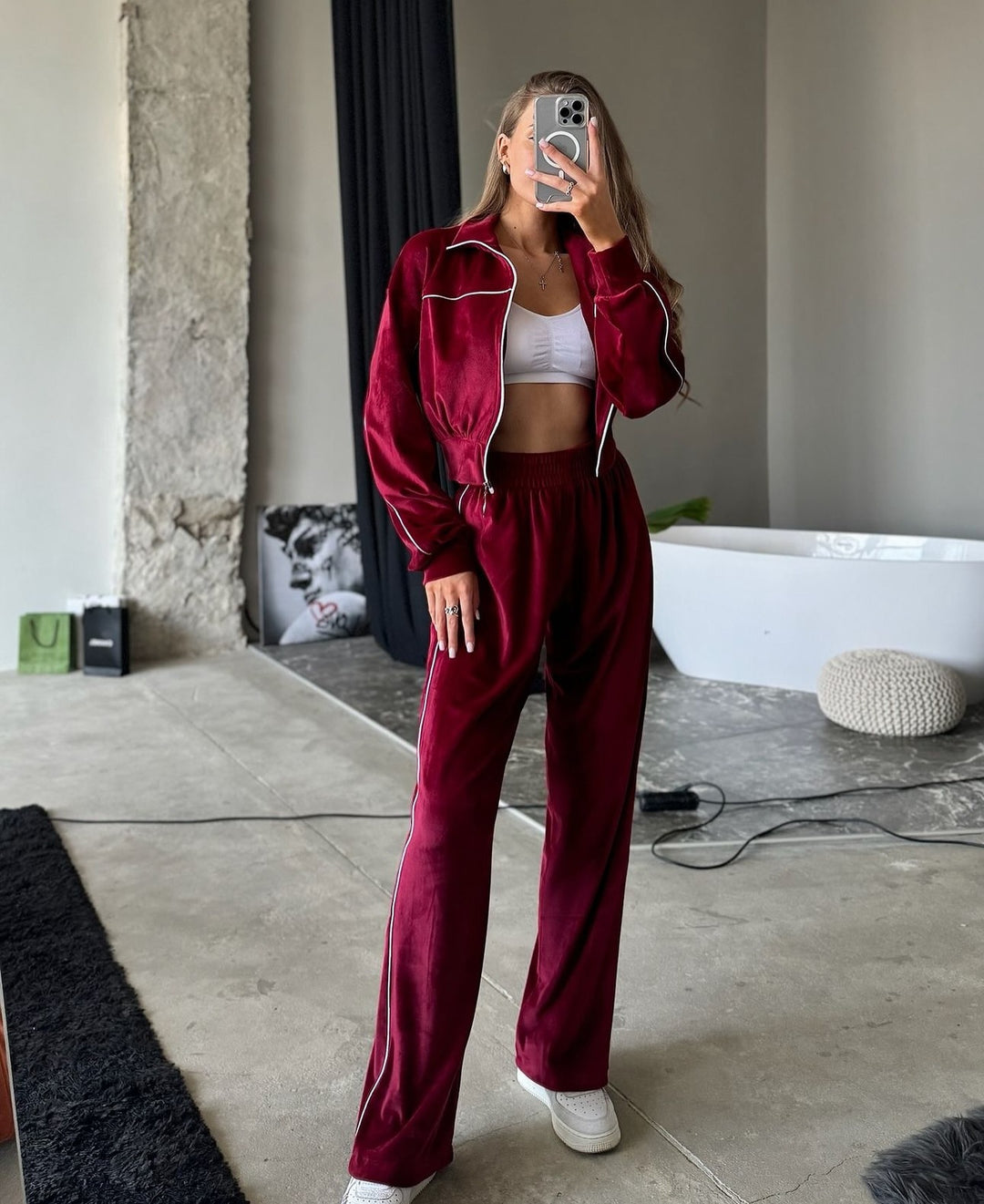 Women's Sports Training Jacket and Pants Set Chic & Stil