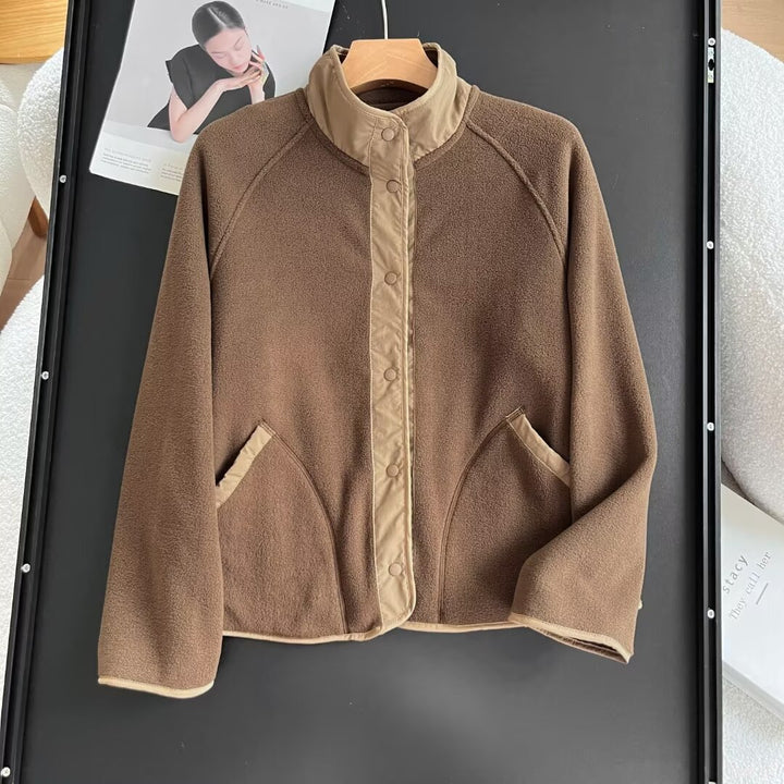 Veste en polaire confortable pour femmes avec col élastique et poches pratiques Chic & Stil