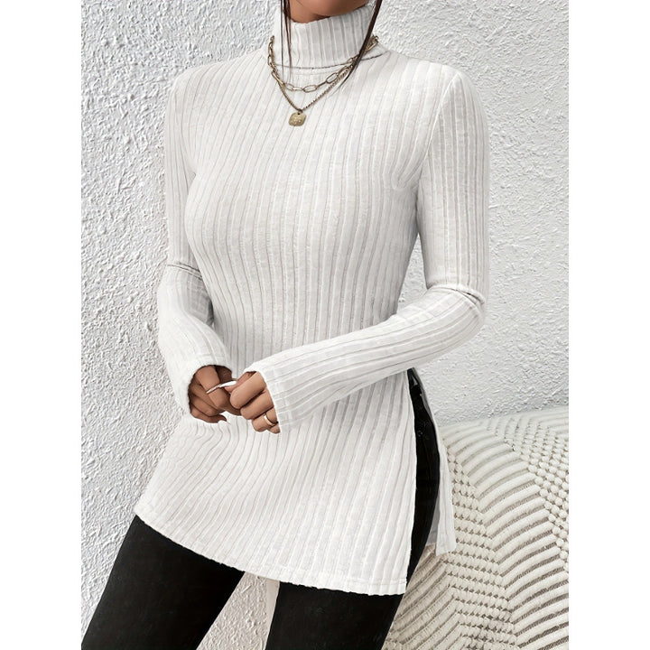 Ladies trendy turtleneck sweater with a sought-after ribbed structure Lune London