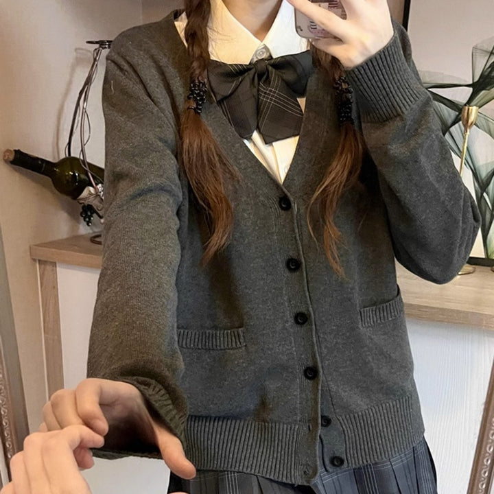 Cardigan féminin ludique avec grand col et détail de nœud Chic & Stil